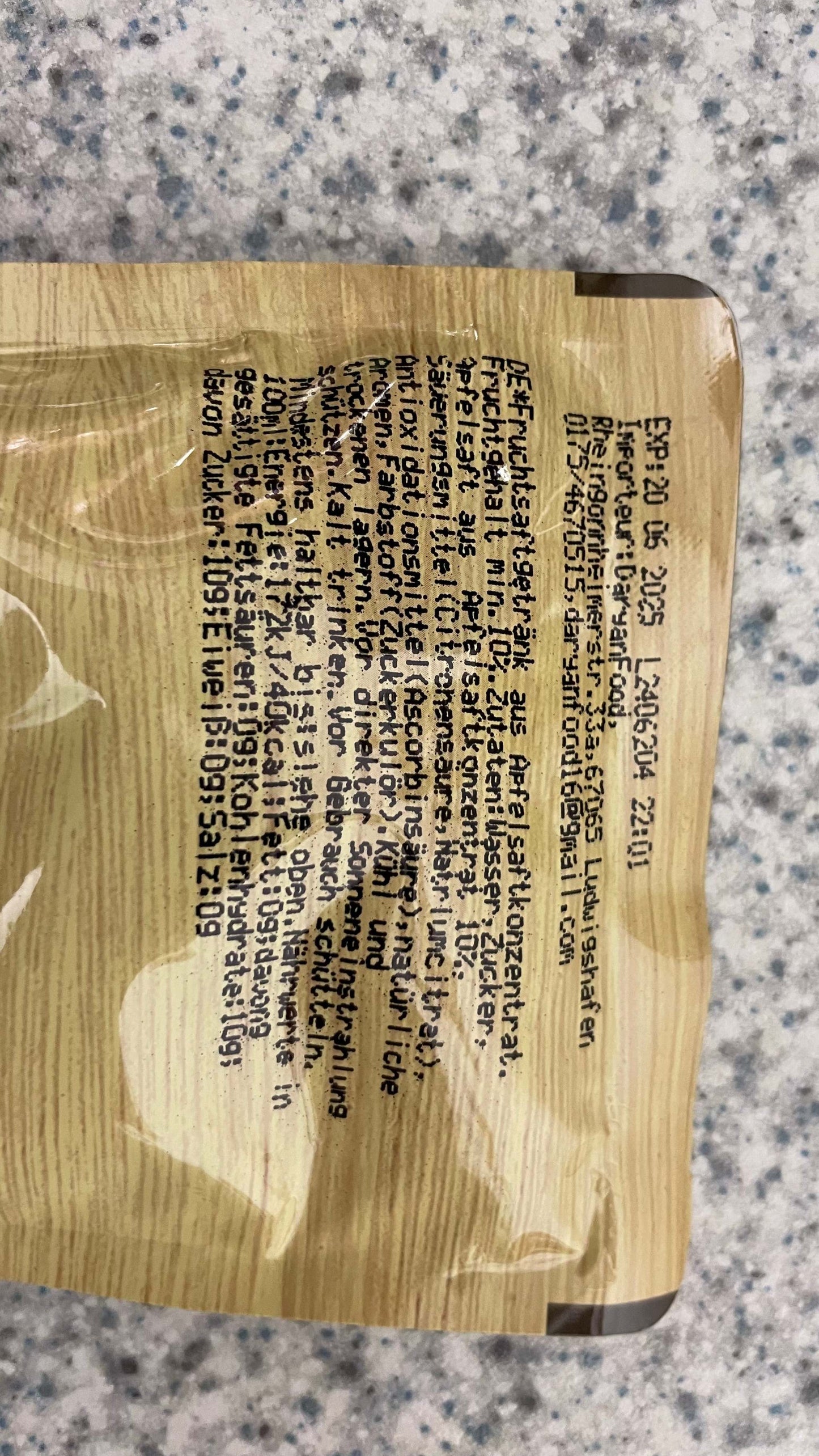 Amigo Apple 200ML Einweg packaging with ingredients and expiry date details.